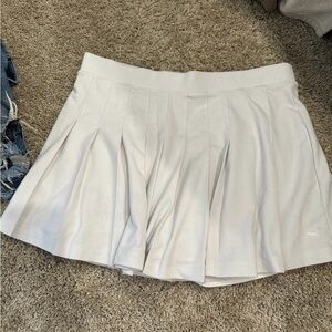 Women's VS White Pleated Skirt